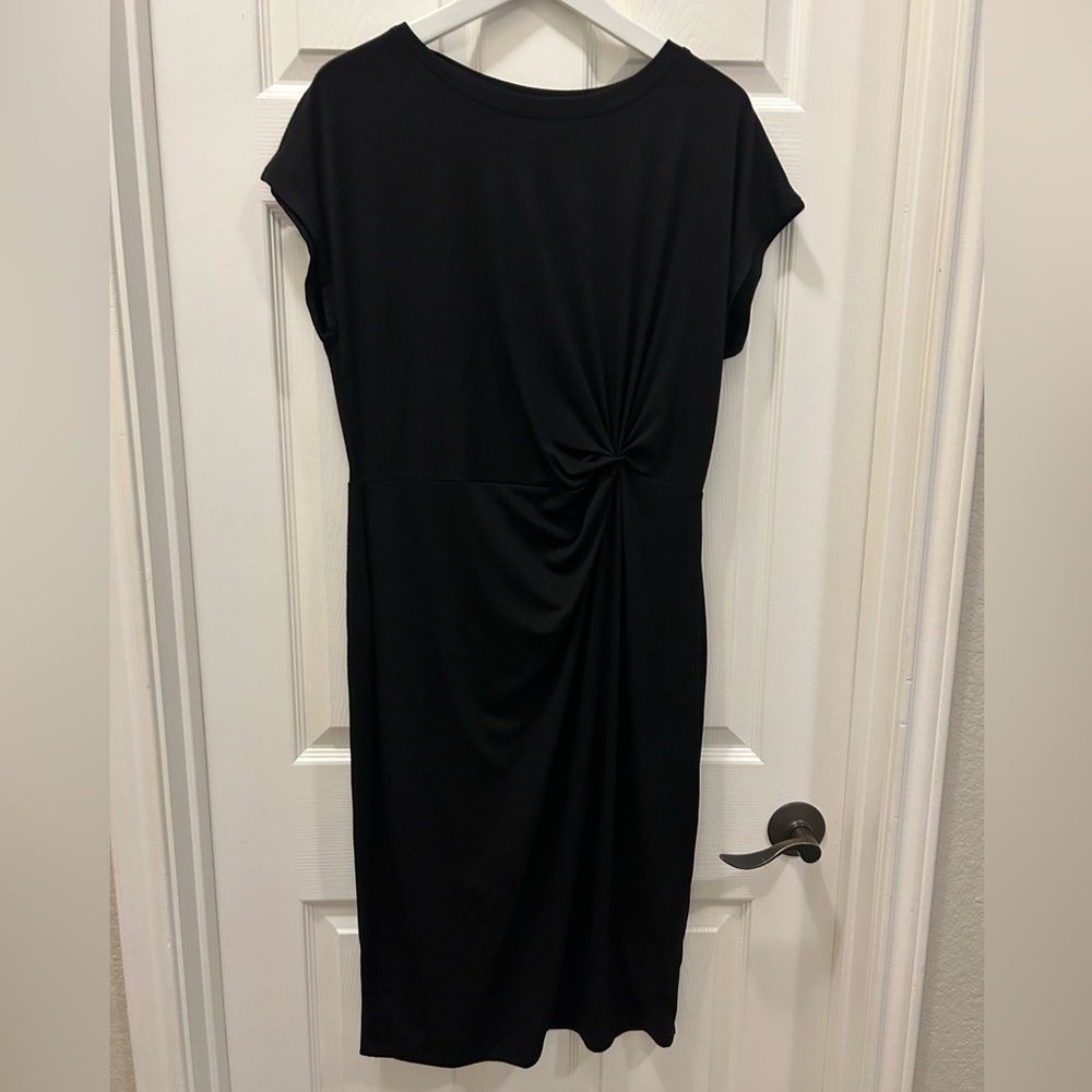 Elings black dress.